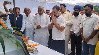 Congress leader Rahul Gandhi on Tuesday paying tributes to IPS officer Y Puran Kumar, who allegedly shot himself at his private residence in Chandigarh on October 7. (HT Photo) Congress leader Rahul Gandhi on Tuesday paying tributes to IPS officer Y Puran Kumar, who allegedly shot himself at his private residence in Chandigarh on October 7. (HT Photo)