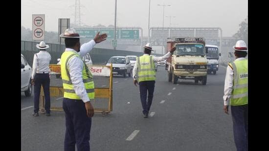Earlier, HT had reported that many commuters continued using the Ambience Mall underpass to reach Cyber City due to a lack of information about traffic segregation. (HT Archive)