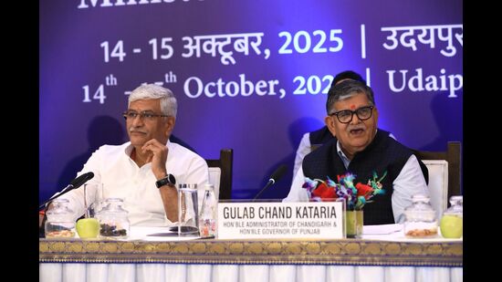 Union minister of tourism Gajendra Singh Shekhawat with UT administrator Gulab Chand Kataria during the national conference in Udaipur on Tuesday. (HT Photo)
