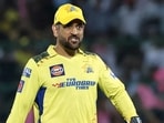 MS Dhoni isn't too phone-friendly MS Dhoni isn't too phone-friendly