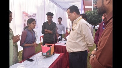 Additional chief secretary, basic and secondary education department, Partha Sarthi Sen Sharma interacts with a participant. (HT Photo) Additional chief secretary, basic and secondary education department, Partha Sarthi Sen Sharma interacts with a participant. (HT Photo)