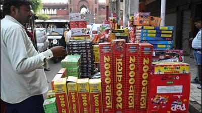 Crackers on sale near Jama Masjid on Wednesday afternoon. (Arvind Yadav/HT Photo) Crackers on sale near Jama Masjid on Wednesday afternoon. (Arvind Yadav/HT Photo)