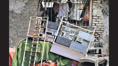 E-waste includes discarded electrical and electronic equipment, from computers and smartphones to home appliances such as refrigerators and microwaves. Delhi generates an estimated 2.3 lakh metric tonnes of e-waste annually — about 10% of India’s total — most of which is handled informally. (HT Archive) E-waste includes discarded electrical and electronic equipment, from computers and smartphones to home appliances such as refrigerators and microwaves. Delhi generates an estimated 2.3 lakh metric tonnes of e-waste annually — about 10% of India’s total — most of which is handled informally. (HT Archive)