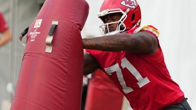 Josh Simmons of the Kansas City Chiefs participates in drills during training camp at Missouri Western State University on August 3. (Getty Images via AFP) Josh Simmons of the Kansas City Chiefs participates in drills during training camp at Missouri Western State University on August 3. (Getty Images via AFP)