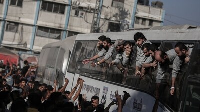 Israel returned the bodies of 45 Palestinians on Wednesday to Gaza (Bloomberg) Israel returned the bodies of 45 Palestinians on Wednesday to Gaza (Bloomberg)