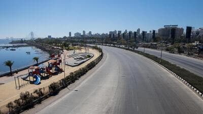 Mumbai, India - March 19, 2020: Empty roads at Bandra Reclamation in Mumbai, India, on Thursday, March 19, 2020. (Photo by Satyabrata Tripathy/Hindustan Times) (Satyabrata Tripathy/HT Photo) Mumbai, India - March 19, 2020: Empty roads at Bandra Reclamation in Mumbai, India, on Thursday, March 19, 2020. (Photo by Satyabrata Tripathy/Hindustan Times) (Satyabrata Tripathy/HT Photo)