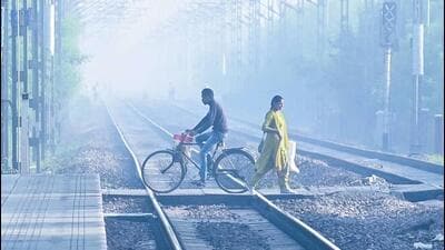 Smog during the morning hours at Dwarka. (Vipin Kumar/HT Photo) Smog during the morning hours at Dwarka. (Vipin Kumar/HT Photo)