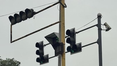 The video shared by Bengaluru traffic police explains that over 125 smart traffic signals across the city have already been connected to the system. The video shared by Bengaluru traffic police explains that over 125 smart traffic signals across the city have already been connected to the system.