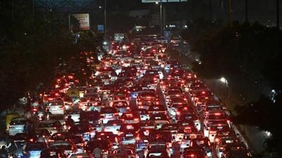 Traffic jam on the Ring Road, near Sarai Kale Khan. (Sanjeev Verma/HT Photo) Traffic jam on the Ring Road, near Sarai Kale Khan. (Sanjeev Verma/HT Photo)