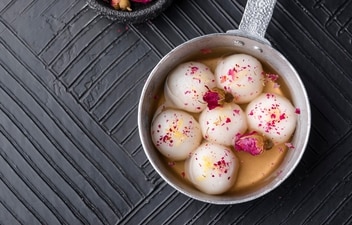 Save these best and worst mithai for Diwali, so you can be mindful about what you eat. (Freepik) Save these best and worst mithai for Diwali, so you can be mindful about what you eat. (Freepik)