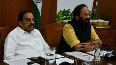 సమీక్షలో మంత్రులు ఉత్తమ్, తుమ్మల