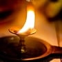<p>వాస్తు దోషం: ఇంట్లో అంతరాయం కలిగించడానికి కారణం ఇంటి యొక్క దిక్కులు లేదా ఇంటి నిర్మాణం వాస్తు నిబంధనలకు విరుద్ధంగా ఉన్నప్పుడు వాస్తు దోషం ఏర్పడుతుంది. ఉదా: ఈశాన్యంలో టాయిలెట్లు లేదా చెత్తాచెదారం. ఇది కుటుంబ కలహాలు, ఆరోగ్య సమస్యలు మరియు ఆర్థిక నష్టానికి కారణమవుతుంది. ప్రతికూల శక్తి ప్రవాహం పెరగడం వల్ల ఇంటి వాతావరణం ఉద్రిక్తంగా మారుతుంది. కర్పూరం ఈ ప్రతికూల శక్తిని తొలగిస్తుంది. సానుకూల శక్తిని పెంపొందిస్తుంది, కుటుంబానికి శాంతిని అందిస్తుంది.</p>