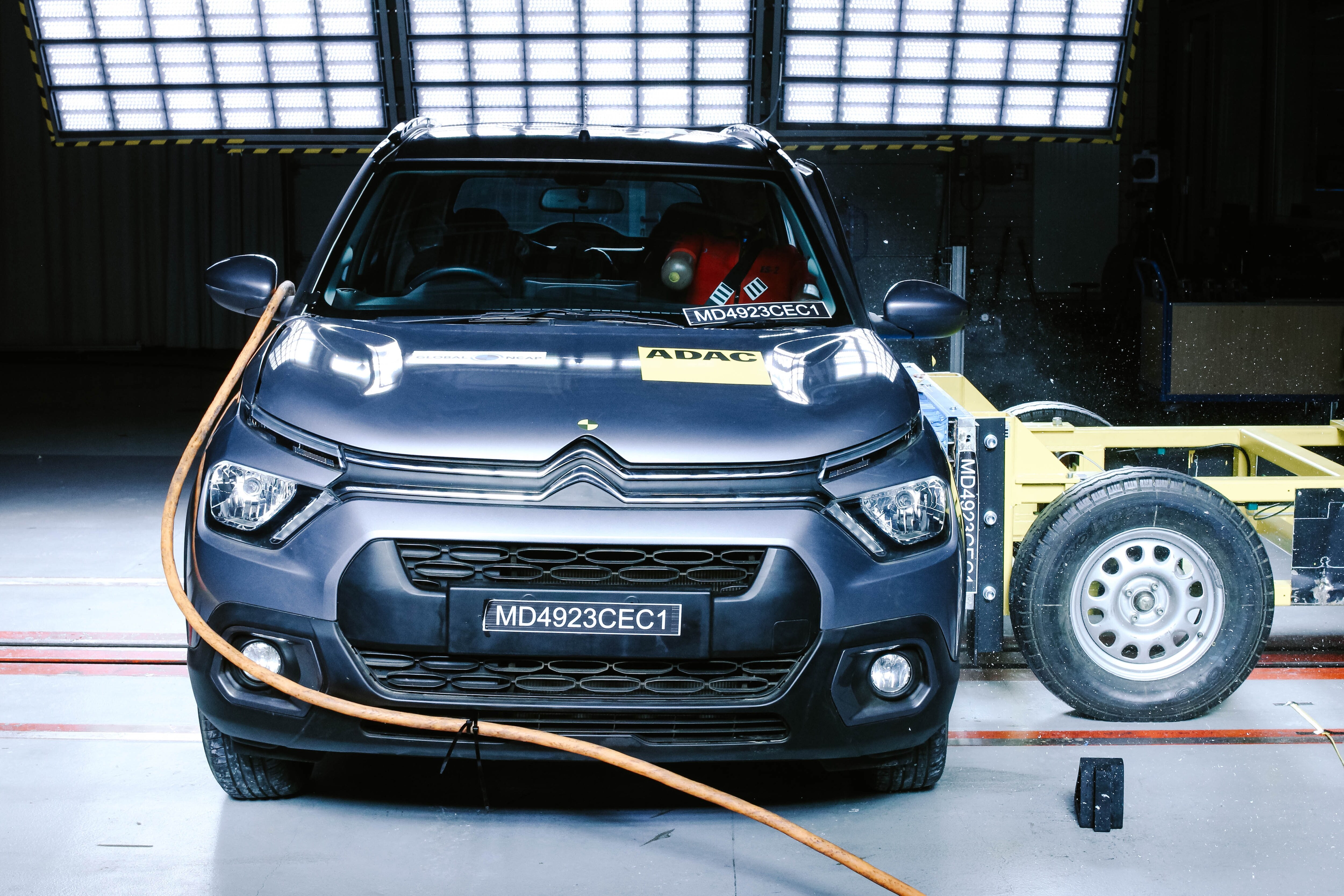 The Citroen e-C3 received a zero-star rating, having scored a maximum of 20.86 points in adult protection and 10.55 points in child protection. The Citroen e-C3 received a zero-star rating, having scored a maximum of 20.86 points in adult protection and 10.55 points in child protection.