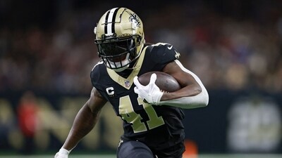 Alvin Kamara #41 of the New Orleans Saints runs the ball during the first quarter against the New England Patriots (Getty Images via AFP) Alvin Kamara #41 of the New Orleans Saints runs the ball during the first quarter against the New England Patriots (Getty Images via AFP)