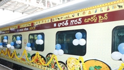 <p>అధ్యాత్మిక ప్రాంతాలను దర్శించుకోవాలనే తెలుగు రాష్ట్రాల ప్రజల కోసం ఐఆర్సీటీసీ టూరిజం మరో కొత్త ప్యాకేజీని ప్రకటించింది. భారత్ గౌరవ్ టూరిస్ట్ ట్రైన్ ద్వారా ‘భవ్య గుజరాత్’ టూర్ ప్యాకేజీని ఆపరేట్ చేయనున్నట్లు తెలిపింది. ఇందుకు సంబంధించిన వివరాలను తాజాగానే ప్రకటించింది. </p> <p>అధ్యాత్మిక ప్రాంతాలను దర్శించుకోవాలనే తెలుగు రాష్ట్రాల ప్రజల కోసం ఐఆర్సీటీసీ టూరిజం మరో కొత్త ప్యాకేజీని ప్రకటించింది. భారత్ గౌరవ్ టూరిస్ట్ ట్రైన్ ద్వారా ‘భవ్య గుజరాత్’ టూర్ ప్యాకేజీని ఆపరేట్ చేయనున్నట్లు తెలిపింది. ఇందుకు సంబంధించిన వివరాలను తాజాగానే ప్రకటించింది. </p>