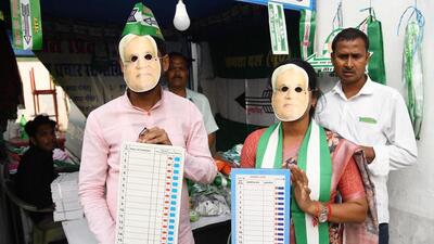 Janata Dal (United) supporters wear masks of CM Nitish Kumar in Patna on Tuesday. (Santosh Kumar/ HT Photo)