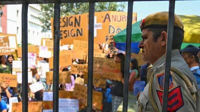 On Thursday, however, students continued their protest for the fourth consecutive day. (Vipin Kumar/HT Photo) On Thursday, however, students continued their protest for the fourth consecutive day. (Vipin Kumar/HT Photo)