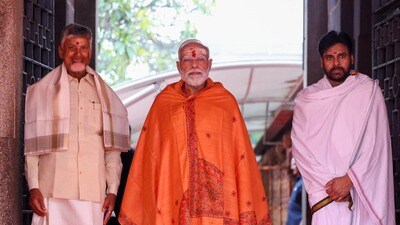 శ్రీశైలంలో ప్రధాని మోదీతో సీఎం చంద్రబాబు, డిప్యూటీ సీఎం పవన్ శ్రీశైలంలో ప్రధాని మోదీతో సీఎం చంద్రబాబు, డిప్యూటీ సీఎం పవన్