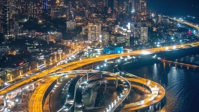 The man praised Mumbai’s infrastructure boom, noting that the city’s newly built flyovers are already cutting travel times. (Platform X@ybhrdwj)
