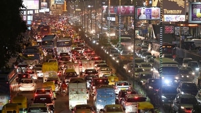 Massive traffic jam seen over Ring Road near South Extension Market ahead of Diwali Festival in New Delhi. (Sanchit Khanna/HT Photo) Massive traffic jam seen over Ring Road near South Extension Market ahead of Diwali Festival in New Delhi. (Sanchit Khanna/HT Photo)