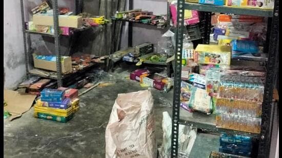 Crackers were smuggled from Delhi, UP and Rajasthan; police said leftover stock from last year was being resold ahead of Diwali. (HT Photo)
