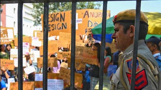 On Thursday, however, students continued their protest for the fourth consecutive day. (Vipin Kumar/HT Photo)