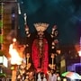 ভক্তদের সঙ্গে নাচ করছেন স্বয়ং মা! 