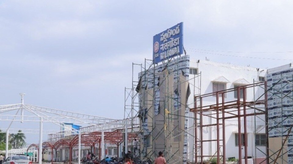<p>మిగతా 20 శాతం పనులను కూడా త్వరలోనే పూర్తి చేయనున్నారు. ఆ దిశగానే పనులు కొనసాగుతున్నాయి.</p>