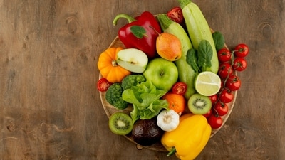 Washing produce effectively cuts pesticide residues, says oncologist. (Freepik) Washing produce effectively cuts pesticide residues, says oncologist. (Freepik)