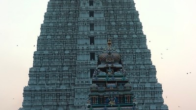 <p>5 రోజులు, 4 రాత్రుల టూర్ ప్యాకేజీ. ఐర్సీటీసీ టూరిజం షెడ్యూల్ ప్రకారం… హైదరాబాద్ లోని కాచిగూడ రైల్వే స్టేషన్(ట్రైన్ నెంబర్ 17653 ) నుంచి సాయంత్రం 5 గంటలకు బయల్దేరుతారు. రాత్రంతా ప్రయాణంలో ఉంటారు.</p> <p>5 రోజులు, 4 రాత్రుల టూర్ ప్యాకేజీ. ఐర్సీటీసీ టూరిజం షెడ్యూల్ ప్రకారం… హైదరాబాద్ లోని కాచిగూడ రైల్వే స్టేషన్(ట్రైన్ నెంబర్ 17653 ) నుంచి సాయంత్రం 5 గంటలకు బయల్దేరుతారు. రాత్రంతా ప్రయాణంలో ఉంటారు.</p>