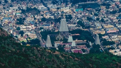 <p>మరునాడు బ్రేక్ ఫాస్ట్ తర్వాత... కాచిపురం బయల్దేరుతారు. కామాక్షి ఆలయం, ఏకాంబేశ్వర టెంపుల్ ను దర్శించుకుంటారు. ఆ తర్వాత అరక్కోణం స్టేషన్ కు చేరుకుంటారు. సాయంత్రం 6.5 గంటలకు జర్నీ ప్రారంభమవుతుంది. రాత్రంతా జర్నీలో ఉంటారు.ఉదయం 7.50 గంటలకు కాచిగూడకు చేరుకోవటంతో టూర్ ప్యాకేజీ ముగుస్తుంది.</p> <p>మరునాడు బ్రేక్ ఫాస్ట్ తర్వాత... కాచిపురం బయల్దేరుతారు. కామాక్షి ఆలయం, ఏకాంబేశ్వర టెంపుల్ ను దర్శించుకుంటారు. ఆ తర్వాత అరక్కోణం స్టేషన్ కు చేరుకుంటారు. సాయంత్రం 6.5 గంటలకు జర్నీ ప్రారంభమవుతుంది. రాత్రంతా జర్నీలో ఉంటారు.ఉదయం 7.50 గంటలకు కాచిగూడకు చేరుకోవటంతో టూర్ ప్యాకేజీ ముగుస్తుంది.</p>