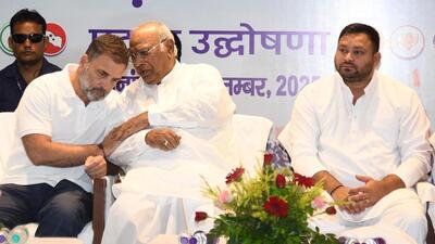 Congress party president Mallikarjun Kharge (middle) with Rahul Gandhi and RJD leader Tejashwi Yadav (right) in Patna, Bihar. (Santosh Kumar/ HT Photo) Congress party president Mallikarjun Kharge (middle) with Rahul Gandhi and RJD leader Tejashwi Yadav (right) in Patna, Bihar. (Santosh Kumar/ HT Photo)