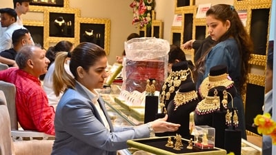 This Dhanteras, you can buy gold easily from home using popular apps and digital platforms. (ANI) This Dhanteras, you can buy gold easily from home using popular apps and digital platforms. (ANI)