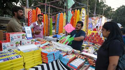 Firecracker sales in Delhi-NCR. (Parveen Kumar/HT) Firecracker sales in Delhi-NCR. (Parveen Kumar/HT)