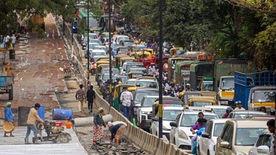 బెంగళూరులోని ఓ ప్రాంతంలో ట్రాఫిక్​.. (PTI)