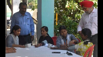 Students checking blood pressure of parents during their meeting with teachers in a school in Ludhiana on Friday. (Manish/HT) Students checking blood pressure of parents during their meeting with teachers in a school in Ludhiana on Friday. (Manish/HT)