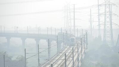 Visibility dropped due to rise in pollution. (Sakib Ali/HT Photo) Visibility dropped due to rise in pollution. (Sakib Ali/HT Photo)