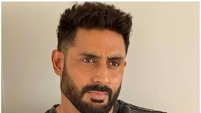 অভিষেকের পেশাগত জীবনের কথা বলতে গেলে, তাঁকে শেষবার হাউসফুল ৫-এ দেখা গিয়েছিল। অভিষেকের পেশাগত জীবনের কথা বলতে গেলে, তাঁকে শেষবার হাউসফুল ৫-এ দেখা গিয়েছিল।