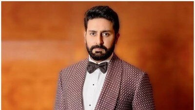 এবার তাকে 'কিং' ছবিতে দেখা যাবে, যেখানে শাহরুখ খান এবং দীপিকা পাড়ুকোনও থাকবেন। এবার তাকে 'কিং' ছবিতে দেখা যাবে, যেখানে শাহরুখ খান এবং দীপিকা পাড়ুকোনও থাকবেন।
