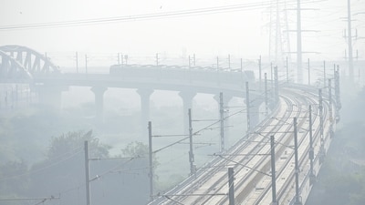 Thick smog blankets Ghaziabad as pollution levels rise across Delhi-NCR. Morning visibility dropped significantly in the Hindon area amid worsening air quality (Sakib Ali / Hindustan Times)