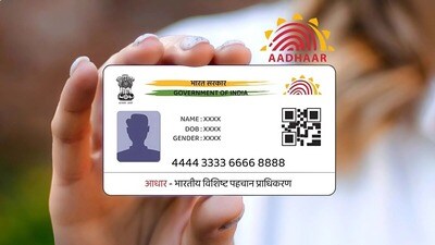 কয়েকটি জরুরি তথ্য মাথায় রাখবেন: প্রথমে 'অনলাইন সেন্টার লোকেটার' পরিষেবা ব্যবহার করে কাছাকাছি থাকা আধার এনরোলমেন্ট/সেবা কেন্দ্র খুঁজে নিন। ফর্ম পূরণ করার সময় নতুন মোবাইল নম্বরটি সাবধানে লিখুন। যদি URN দিয়ে স্ট্যাটাস চেক করার পরও কয়েকদিন ধরে আপডেট না হয়, তাহলে সংশ্লিষ্ট কেন্দ্রে যোগাযোগ করুন। আপডেট সম্পূর্ণ হওয়ার পর OTP পরিষেবা চালু হতে এক থেকে দু'দিনের মধ্যে সময় লাগতে পারে। কয়েকটি জরুরি তথ্য মাথায় রাখবেন: প্রথমে 'অনলাইন সেন্টার লোকেটার' পরিষেবা ব্যবহার করে কাছাকাছি থাকা আধার এনরোলমেন্ট/সেবা কেন্দ্র খুঁজে নিন। ফর্ম পূরণ করার সময় নতুন মোবাইল নম্বরটি সাবধানে লিখুন। যদি URN দিয়ে স্ট্যাটাস চেক করার পরও কয়েকদিন ধরে আপডেট না হয়, তাহলে সংশ্লিষ্ট কেন্দ্রে যোগাযোগ করুন। আপডেট সম্পূর্ণ হওয়ার পর OTP পরিষেবা চালু হতে এক থেকে দু'দিনের মধ্যে সময় লাগতে পারে।