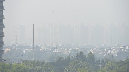 Low visibility was seen across Ghaziabad as thick smog covered the area ahead of Diwali celebrations.(Sakib Ali / Hindustan Times)