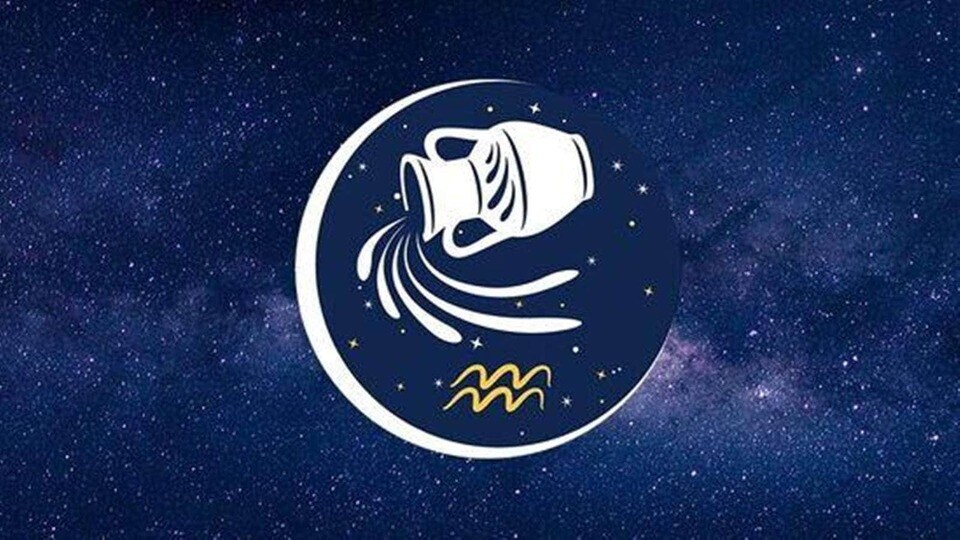 <p>దీపావళి కుంభ రాశి వారికి శుభప్రదమైన సమయాలను తెస్తుంది. ఈ కాలంలో చాలా కాలంగా పెండింగ్‌లో ఉన్న పనులు పూర్తయ్యే అవకాశం ఉంది. మీ సంపదలో వేగంగా పెరుగుదల కనిపించవచ్చు. శని మీ రాశి సంపద, వాక్చాతుర్య గృహాలలో తిరోగమనంలో ఉంటాడు. కొన్ని హెచ్చుతగ్గుల తర్వాత ఆర్థిక విషయాలకు స్థిరత్వాన్ని తెస్తాడు. బృహస్పతి తన అత్యున్నత స్థితిలో ఉన్నప్పుడు, ఆరో ఇంటిపై తన దృష్టిని ఉంచుతాడు. ఇది శత్రువులపై విజయం, పోటీలలో విజయాన్ని సూచిస్తుంది. పనిలో గౌరవం, పదోన్నతి, ప్రతిష్ట పెరుగుతుంది.</p>