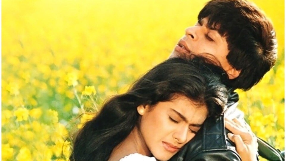 <p>1995లో విడుదలైన మరో షారుక్ ఖాన్, కాజోల్ మూవీ దిల్‌వాలే దుల్హనియా లే జాయేంగే. ఈ చిత్రం కూడా దీపావళి రోజున విడుదలైంది.</p>(instagram)