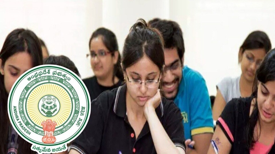 <p>కొద్ది సంవత్సరాలుగా విద్యా వ్యవస్థలో అనేక మార్పులు చోటు చేసుకుంటున్నాయి. ముఖ్యంగా ప్రభుత్వ పాఠశాలల్లో కూడా ఇంగ్లీష్ మీడియం అందుబాటులోకి వచ్చింది. తల్లిదండ్రులు కూడా ఇంగ్లీష్ మీడియంలోనే పిల్లలను చేర్పిస్తున్నారు. ఈ నేపథ్యంలో రిక్రూట్ అయ్యే టీచర్లకు కూడా ఇంగ్లీష్ ప్రావీణ్యం ఉండాలని విద్యాశాఖ భావిస్తోంది. <br> </p>