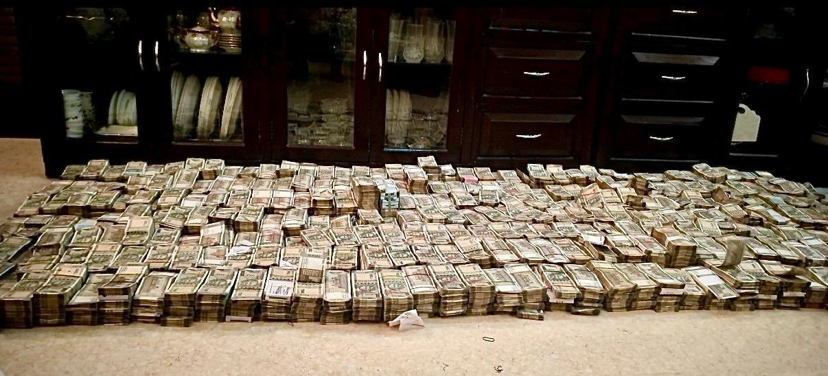 CBI teams ₹5 crore in cash in the searches carried out at Ropar DIG's office and residence. (X/@CBIHeadquarters) CBI teams ₹5 crore in cash in the searches carried out at Ropar DIG's office and residence. (X/@CBIHeadquarters)