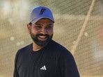 <p>'హిట్‌మ్యాన్'గా ప్రసిద్ధి చెందిన రోహిత్ శర్మ ఆదివారం (అక్టోబర్ 19)న ఇండియా వర్సెస్ ఆస్ట్రేలియా తొలి వన్డేలో మైదానంలోకి అడుగుపెట్టగానే ఓ అరుదైన క్లబ్‌లో చేరతాడు. అంతర్జాతీయ క్రికెట్‌లో 500 లేదా అంతకంటే ఎక్కువ మ్యాచ్‌లు ఆడిన ఐదో భారతీయుడిగా, ఓవరాల్‌గా 11వ ఆటగాడిగా నిలుస్తాడు. 38 ఏళ్ల రోహిత్ ఇప్పటివరకు 499 మ్యాచ్‌ల్లో 19700 పరుగులు చేశాడు. అతను 67 టెస్టులు, 273 వన్డేలు, 159 T20Iలు ఆడాడు. రోహిత్ కూడా టెస్ట్, టీ20 అంతర్జాతీయ క్రికెట్‌కు వీడ్కోలు పలికాడు.</p>(PTI)