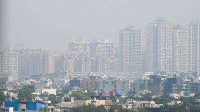 Buildings in Noida stand tall amid haze and smog ahead of Diwali and pollution levels in Delhi-NCR this year rose even before the festival. ( Sunil Ghosh/Hindustan Times) Buildings in Noida stand tall amid haze and smog ahead of Diwali and pollution levels in Delhi-NCR this year rose even before the festival. ( Sunil Ghosh/Hindustan Times)