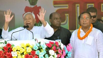 Bihar chief minister Nitish Kumar addressing a rally in Ara, Bihar. (HT Photo)