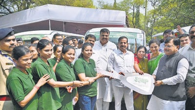 Forest minister Ganesh Naik inaugurated the E-Buggy Services at Sanjay Gandhi National Park on Sunday, marking a significant step towards promoting eco-friendly tourism and sustainable mobility within the park. (HT PHOTO) Forest minister Ganesh Naik inaugurated the E-Buggy Services at Sanjay Gandhi National Park on Sunday, marking a significant step towards promoting eco-friendly tourism and sustainable mobility within the park. (HT PHOTO)
